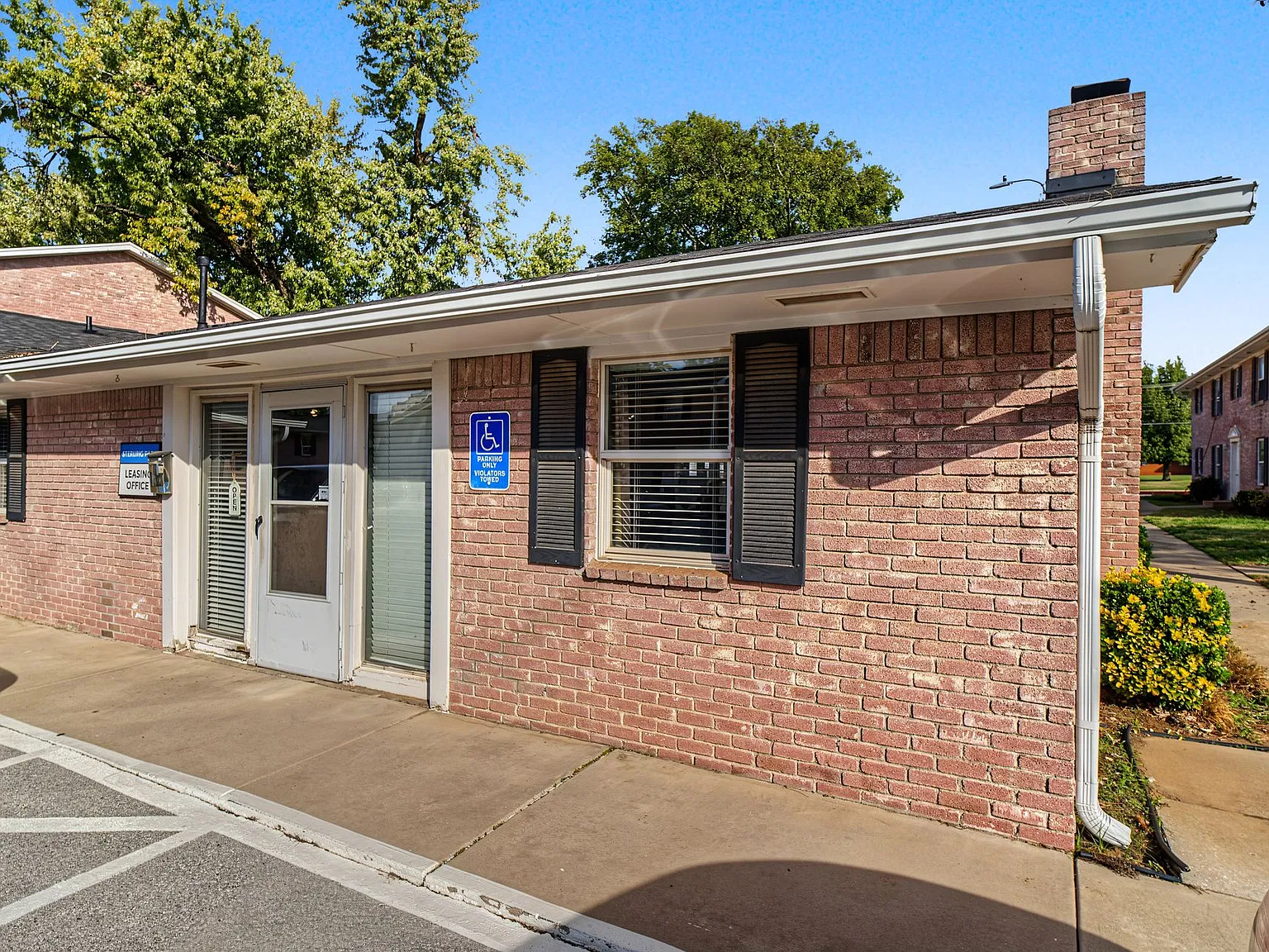 Sterling Park Apartments — Photo 4