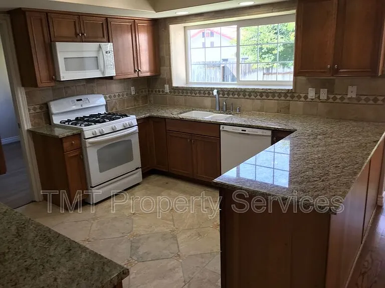 485 Meadowbrook Dr — Photo 6