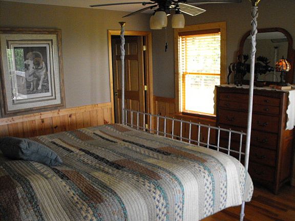 2nd image of 640 Mountaineer Way