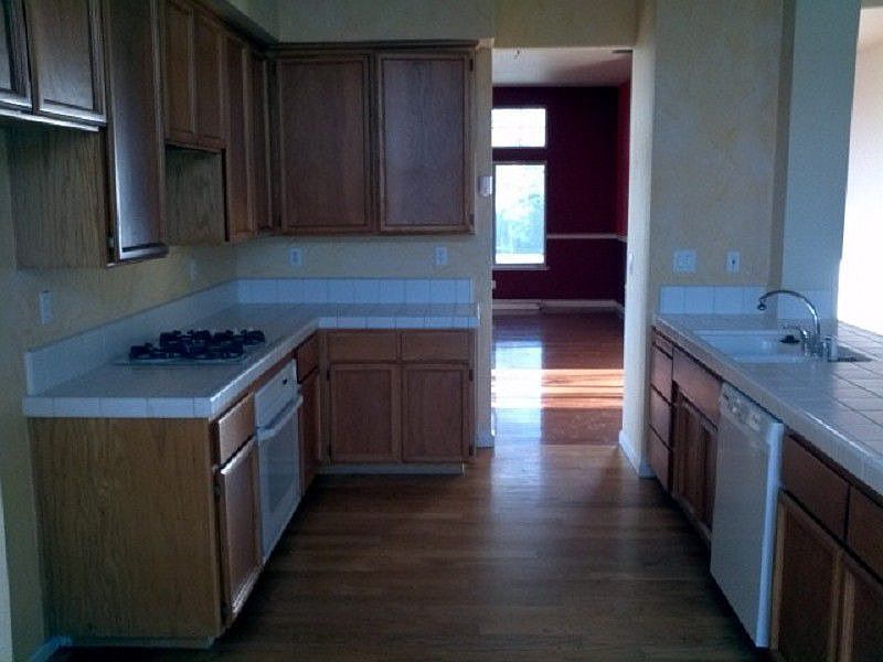 2nd image of 225 Singer Ln