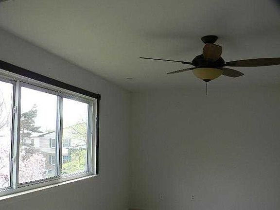 C1602TS bedroom walkin closet