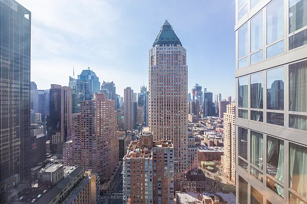 Rented by R New York | media 7
