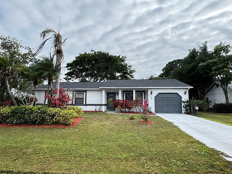 2774 SE Brevard Ave — Photo 1