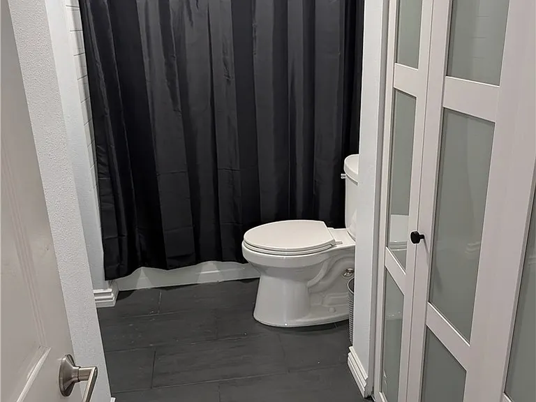 4430 Noble Ave — Photo 6
