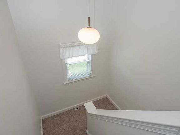 5th image of 203 Hiawatha Ln