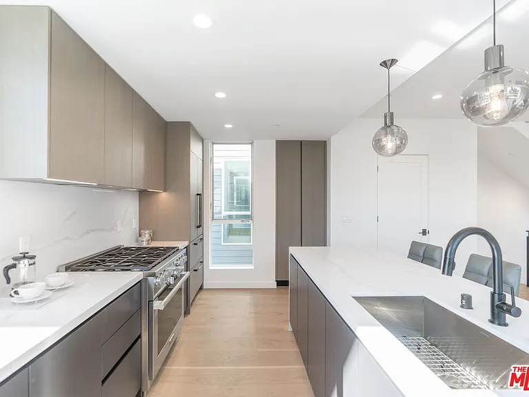 853 N Detroit St — Photo 11