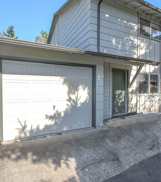 1st image of 2476 Rossiter Ln