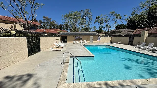 637 Sydney Ln — Photo 53