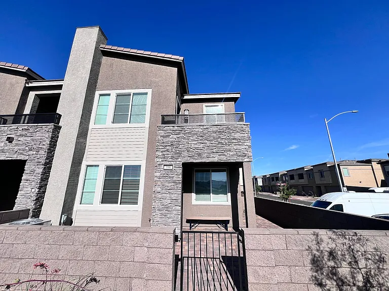 358 Powell Crest Dr — Photo 3