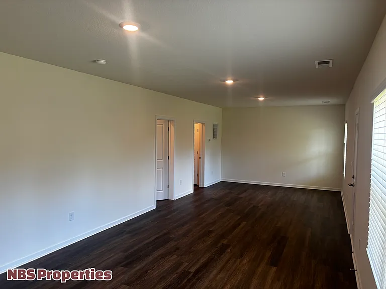 935 Utopia Ln — Photo 22
