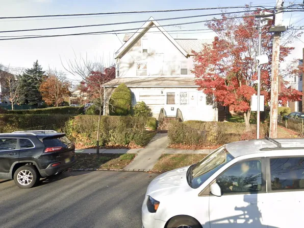 79 10th St, Staten Island, NY 10306