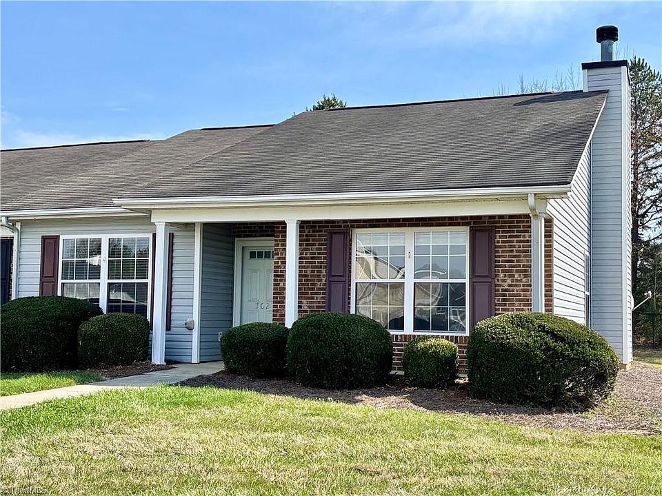 1st image of 702 Oakmont Cir
