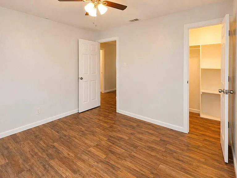 14 Laura Ln — Photo 8