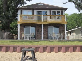 71 Cora Ave, Fox Lake, IL 60020