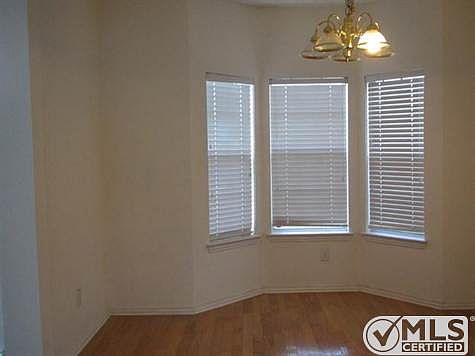 5th image of 1036 Waterview Dr