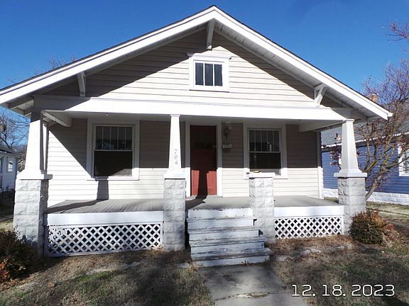 4th image of 704 W 2nd Street
