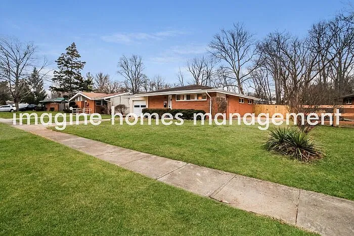 3 bed, 1.5 bath, 1176 sqft, $1,995 — Photo 2