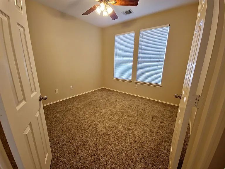 5661 Hartson — Photo 31