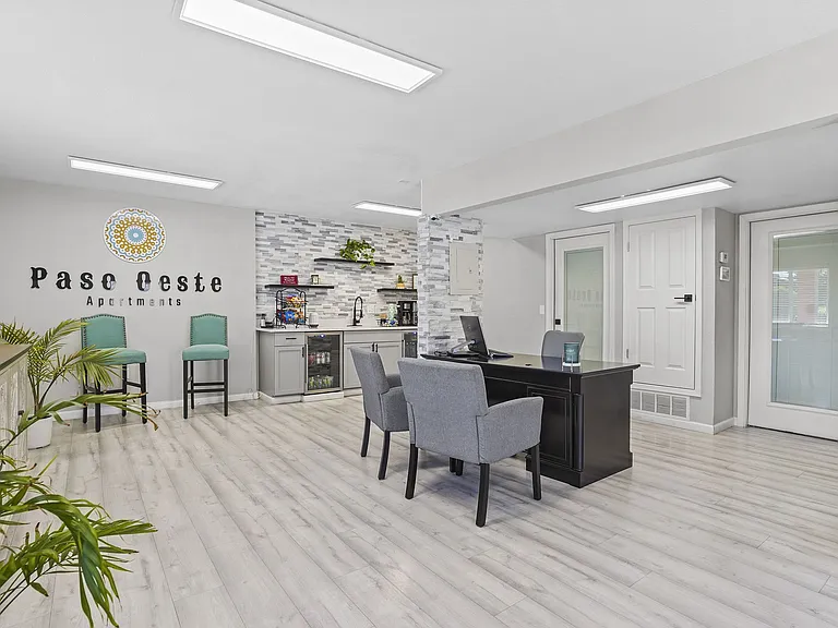 Paso Oeste Apartments — Photo 24