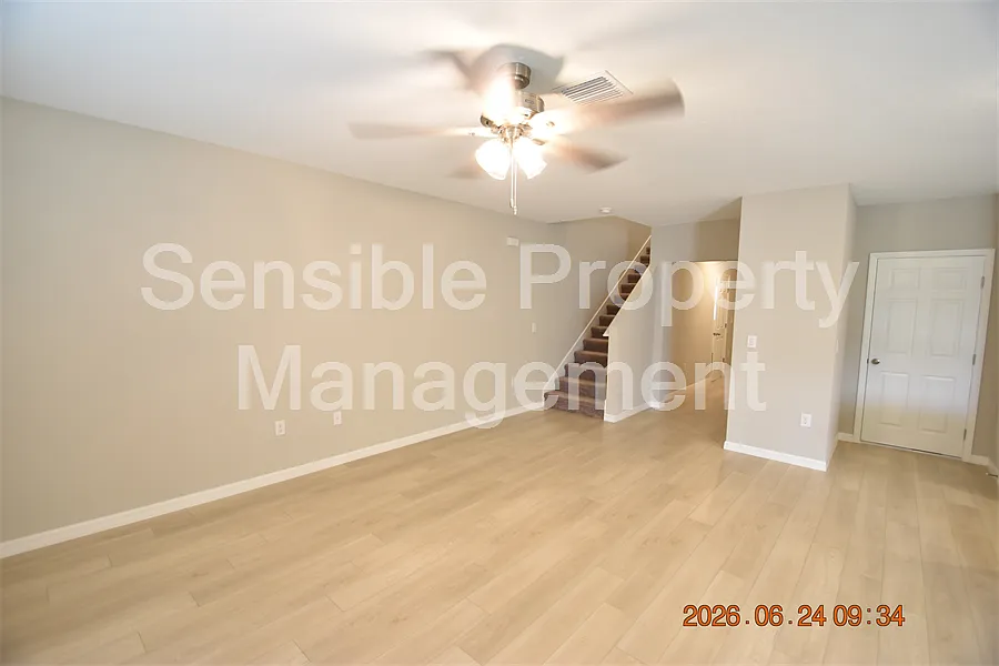 4 bed, 2.5 bath, 2094 sqft, $2,995 — Photo 2
