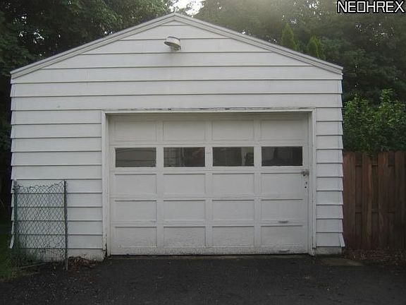 4th image of 2782 Tifft St