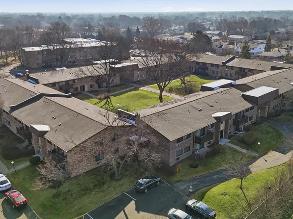 2620 N Windsor Dr Unit 204, Arlington Heights, IL 60004