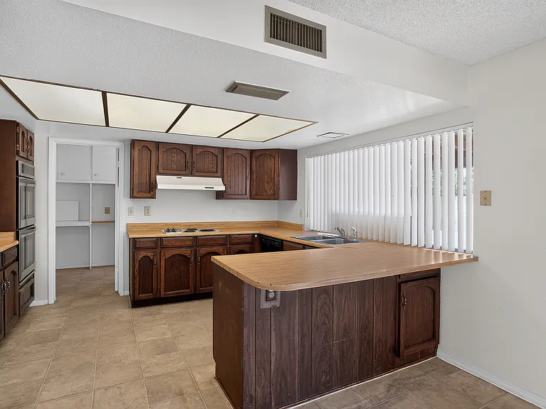 3936 W Dailey St — Photo 10