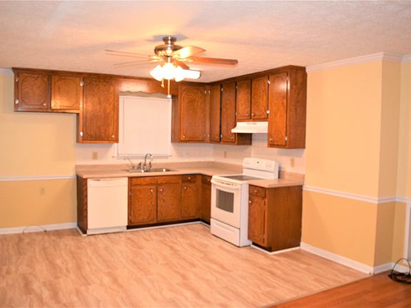 4th image of 523 Gale Dr