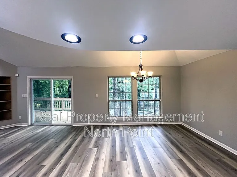 3030 Steeplechase Dr — Photo 9