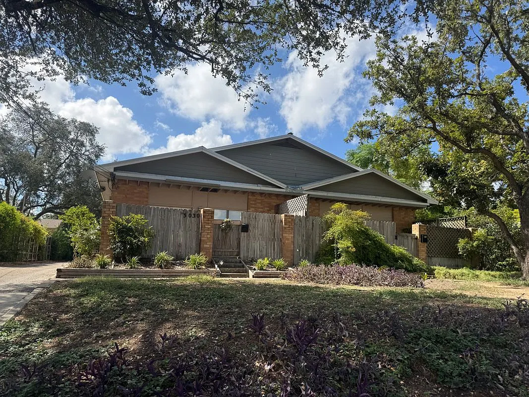 3 bed, 2.0 bath, 3234 sqft, $2,100 — Photo 3