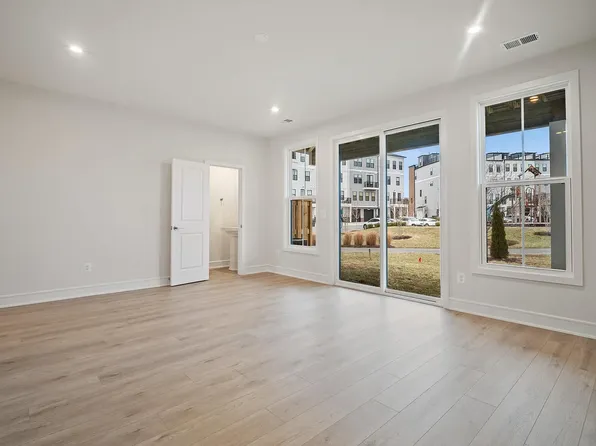 21747 Charing Cross Ter, Ashburn, VA 20148