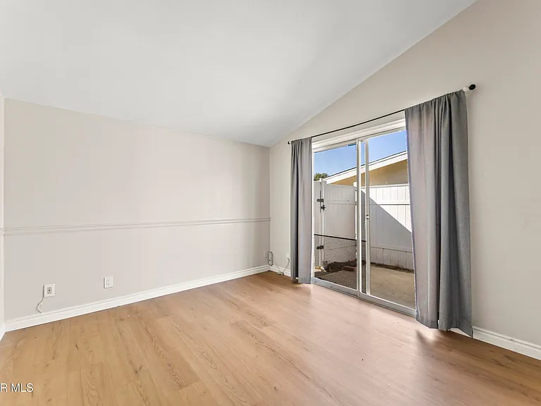 1217 Coventry Dr — Photo 13