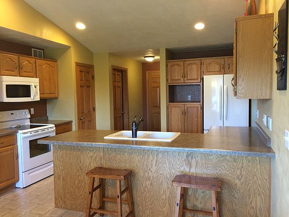 Kitchen. Appliances included