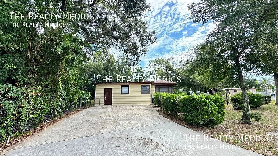 Available Now! 2br/1ba Beautiful House In Orlando! — Photo 2