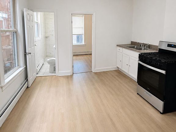 2nd image of 406 Woodlawn Ave APT 1