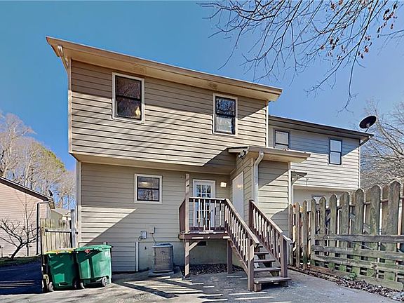 2nd image of 135 Woodberry Ct