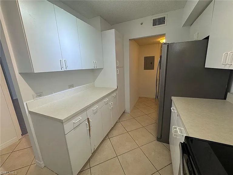 8930 Colonnades Ct E #627 — Photo 6