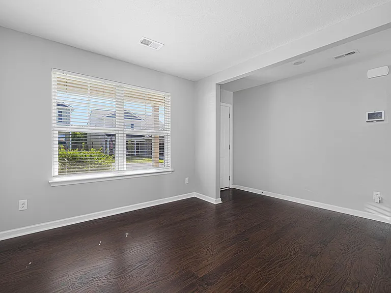1124 Tay Sta — Photo 5