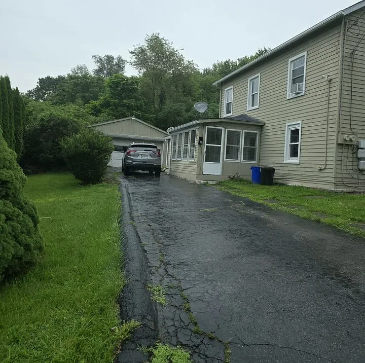 3 bed, 1.5 bath, 1638 sqft, $1,450 — Photo 2