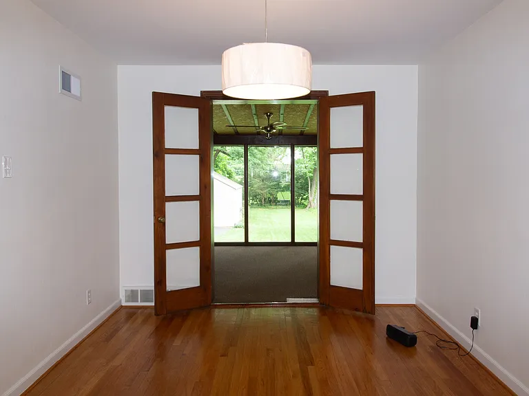 340 Calvert Ave — Photo 14