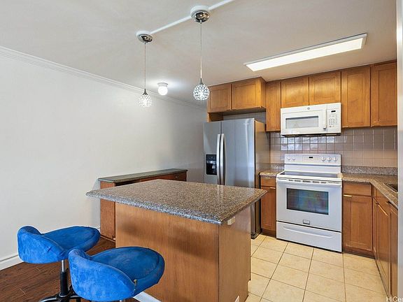 5th image of 1427 Alexander St APT 207