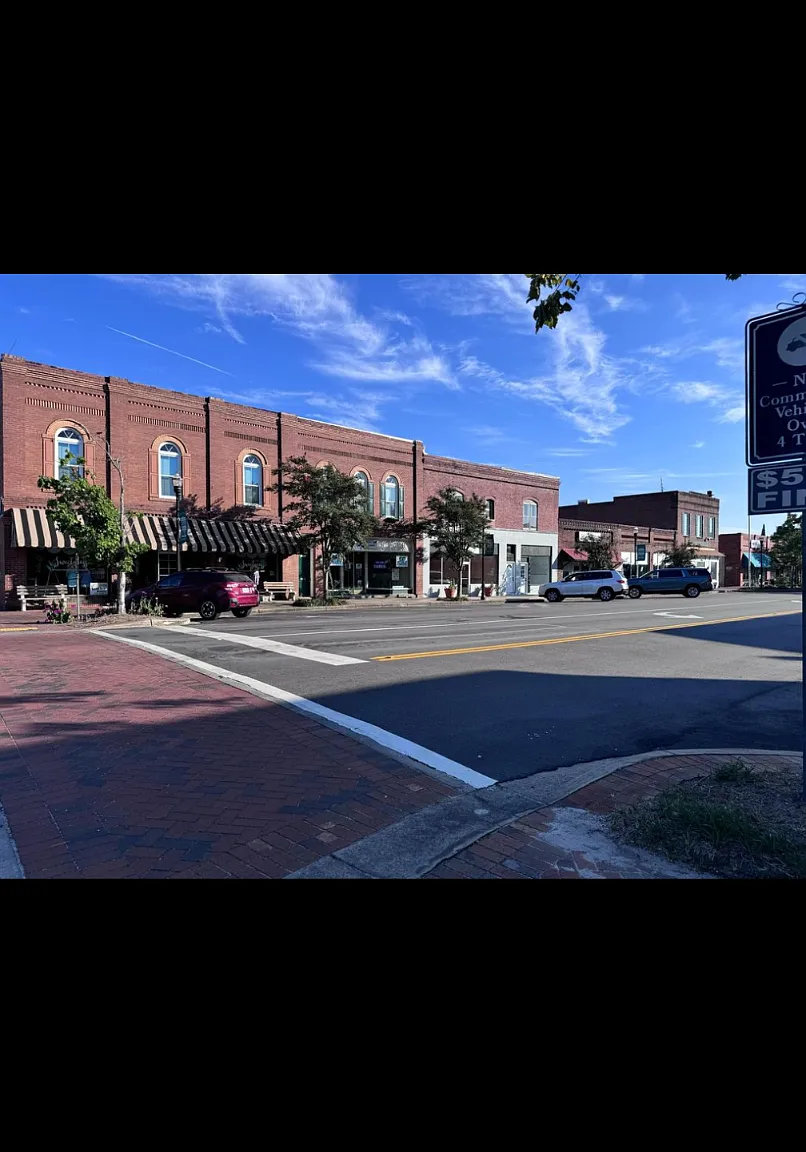 2 bed, 1250 sqft, $1,400 — Photo 2