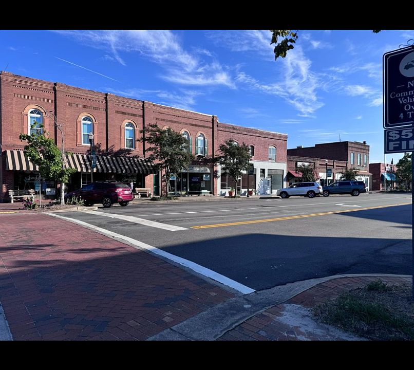 2nd image of 2703 W Cleveland St #B