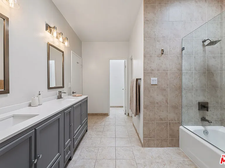 10600 Holman Ave #11 — Photo 43