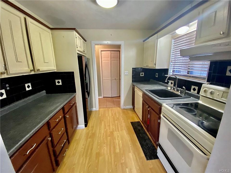 2nd image of 5 Heritage Dr Unit H