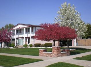 7608 Sussex Ct, Canton, MI 48187