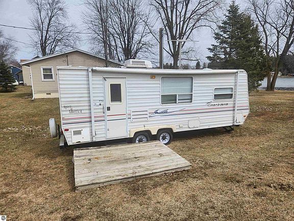2nd image of 10621 Maple Dr