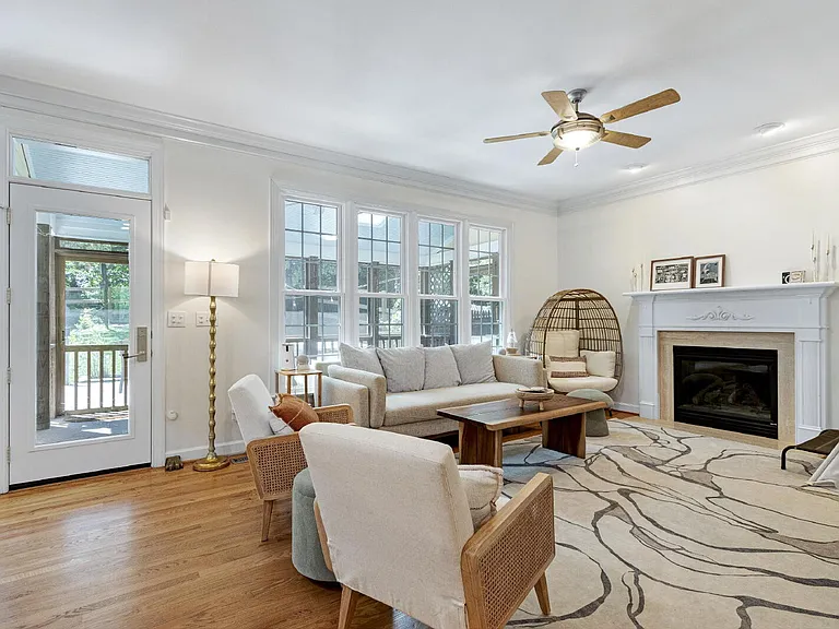 2711 Ashland Dr — Photo 10
