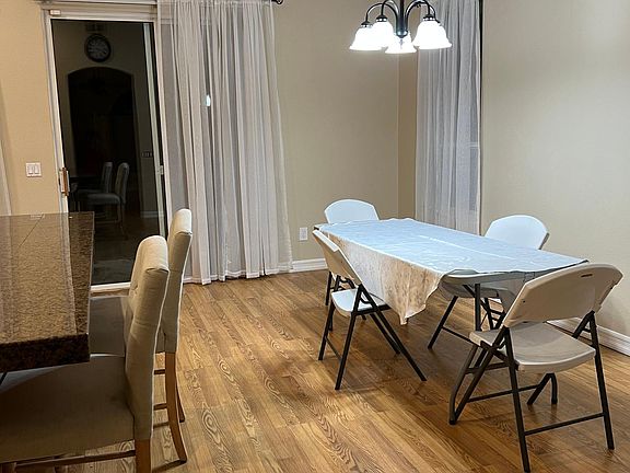 Kitchen Dining Area