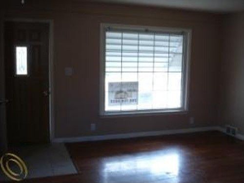 4th image of 831 Eastlawn Ave